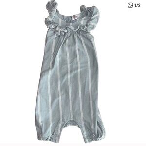 Newborn baby clothing